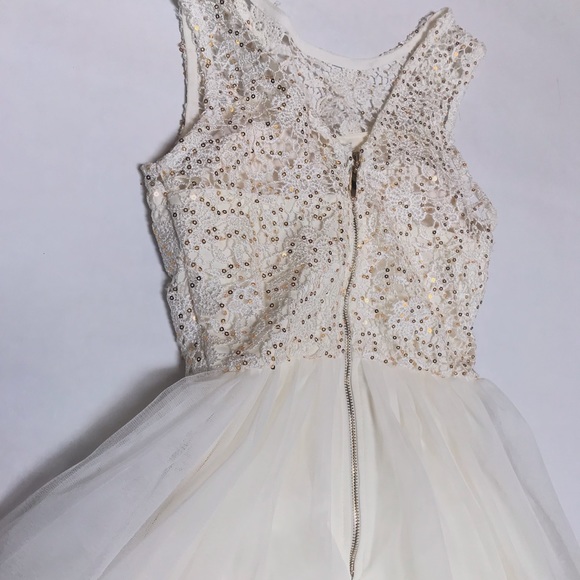 Delilah’s dress - Picture 2 of 5